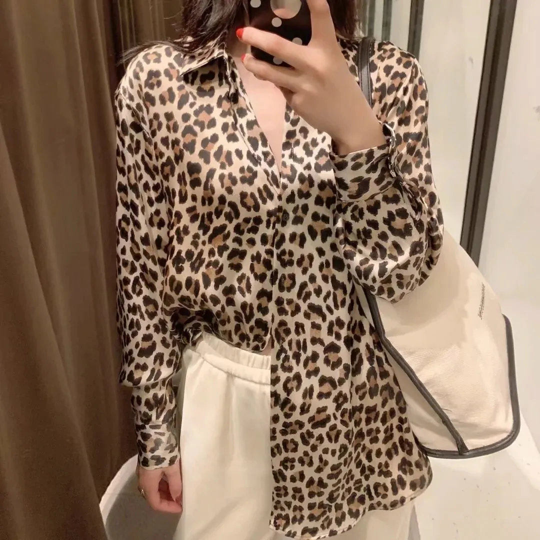 Leopard Print Casual Top with Button-Up Closure and Long Sleeves