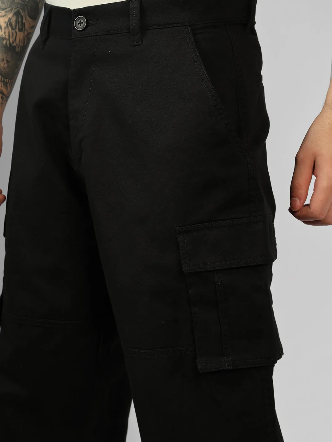 Men's Black Solid Relaxed Fit Cargos