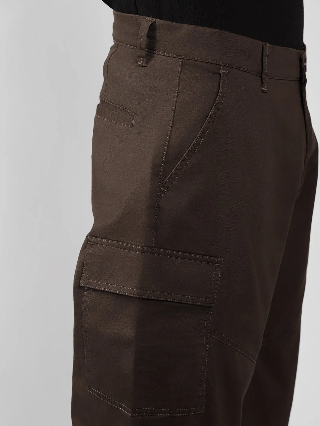 Men's Brown Solid Relaxed Fit Cargos