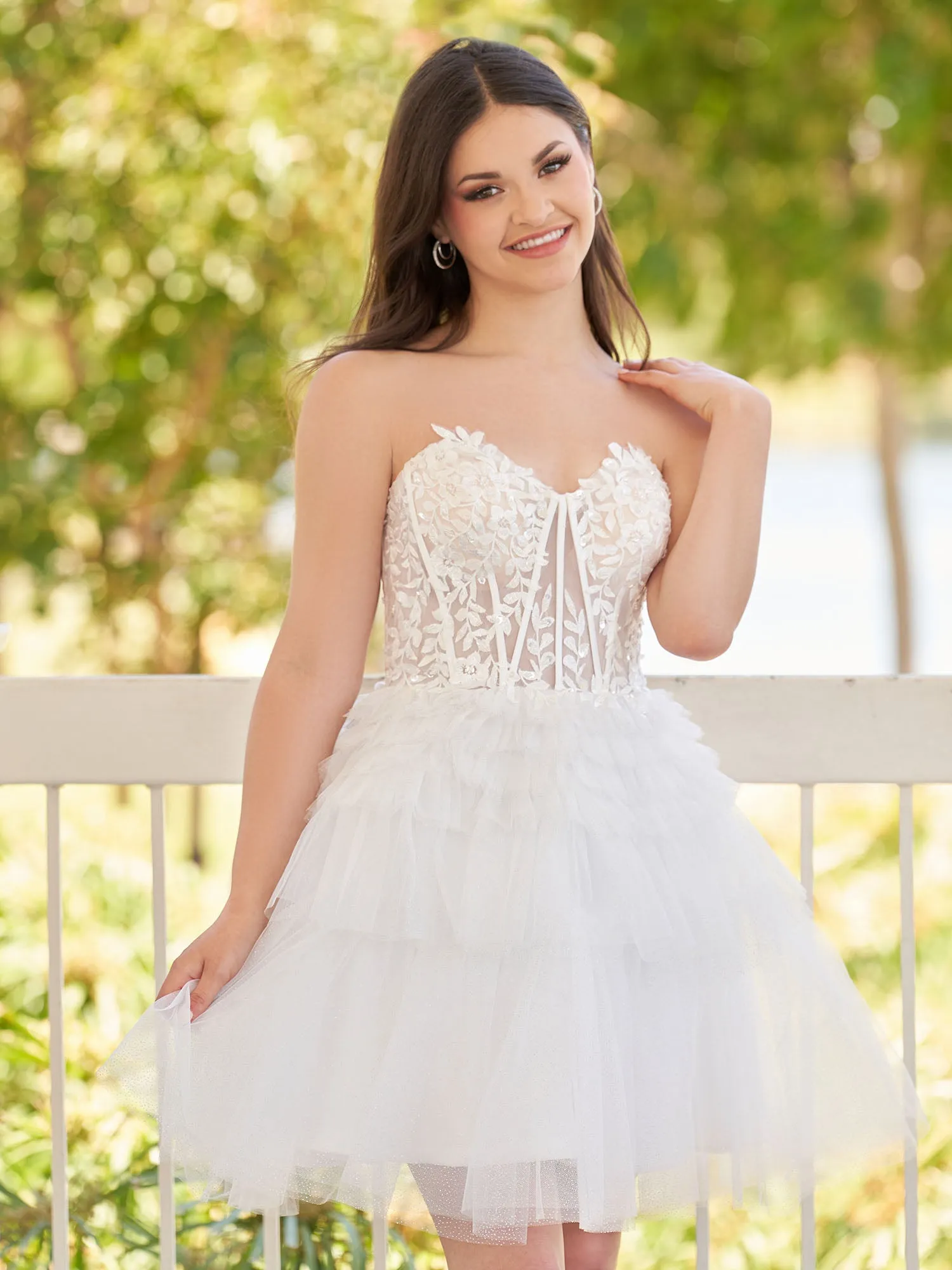 White A-Line Sweetheart Tulle Short Homecoming Dresses