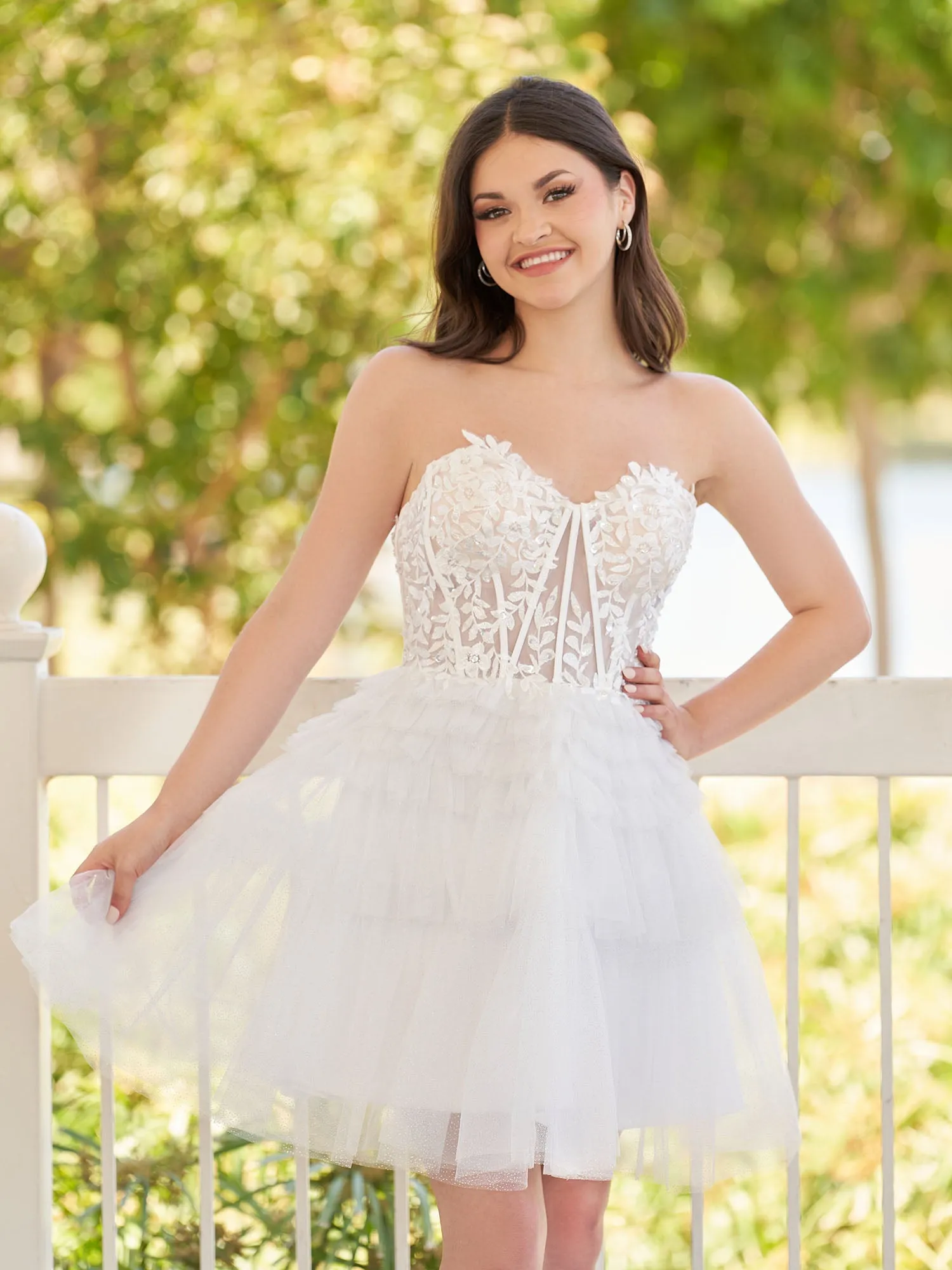 White A-Line Sweetheart Tulle Short Homecoming Dresses